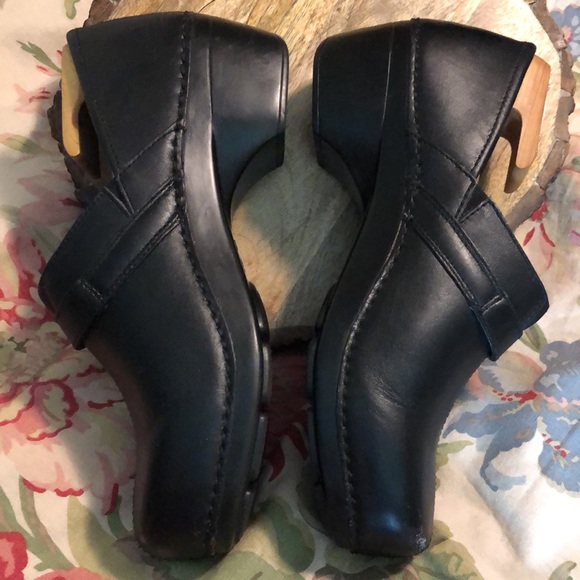 DANSKO  size EU42 US11.5-12  Pull-on Clogs Black Leather Strap Detail $109 MSRP - Picture 4 of 16